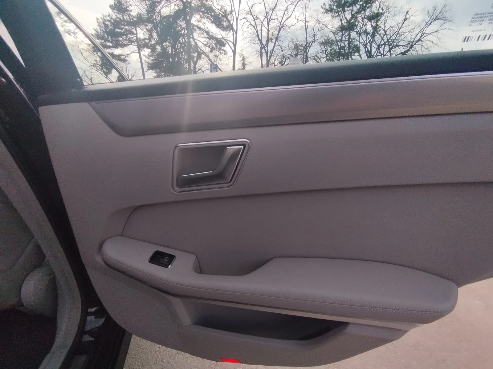 Mercedes-Benz E 250 4 MATIC, снимка 12 - Автомобили и джипове - 53878033