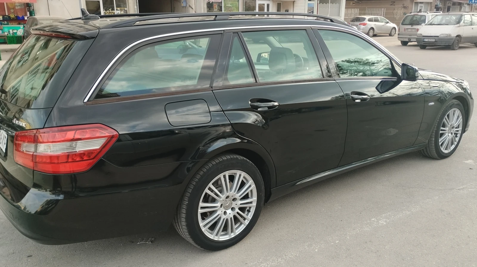 Mercedes-Benz E 250 4 MATIC, снимка 3 - Автомобили и джипове - 53878033