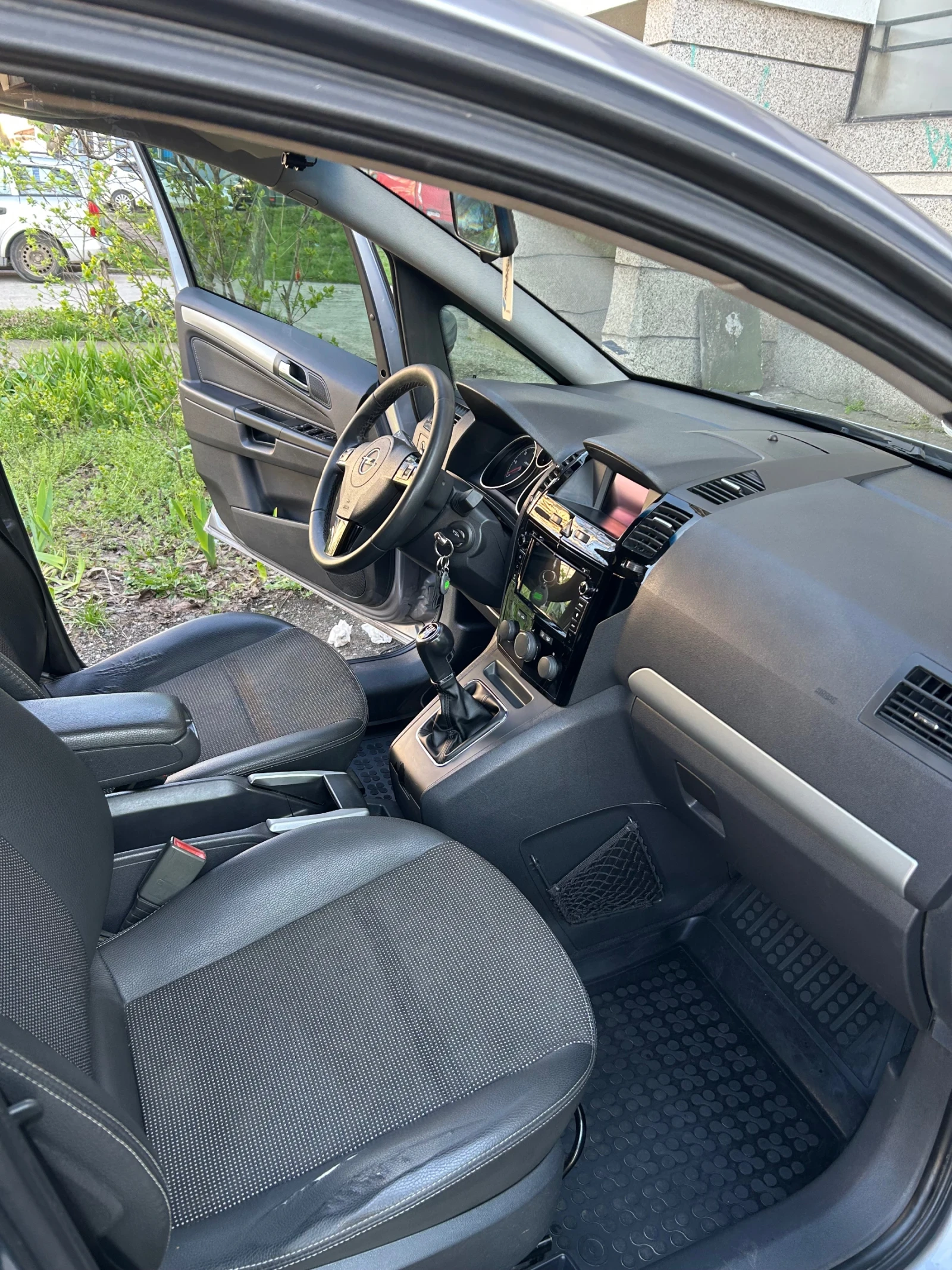 Opel Zafira Cosmo 1.9 CDTI, снимка 9 - Автомобили и джипове - 54247364