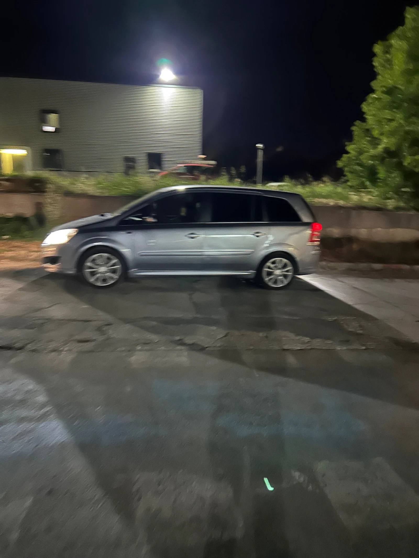 Opel Zafira Cosmo 1.9 CDTI, снимка 16 - Автомобили и джипове - 54247364