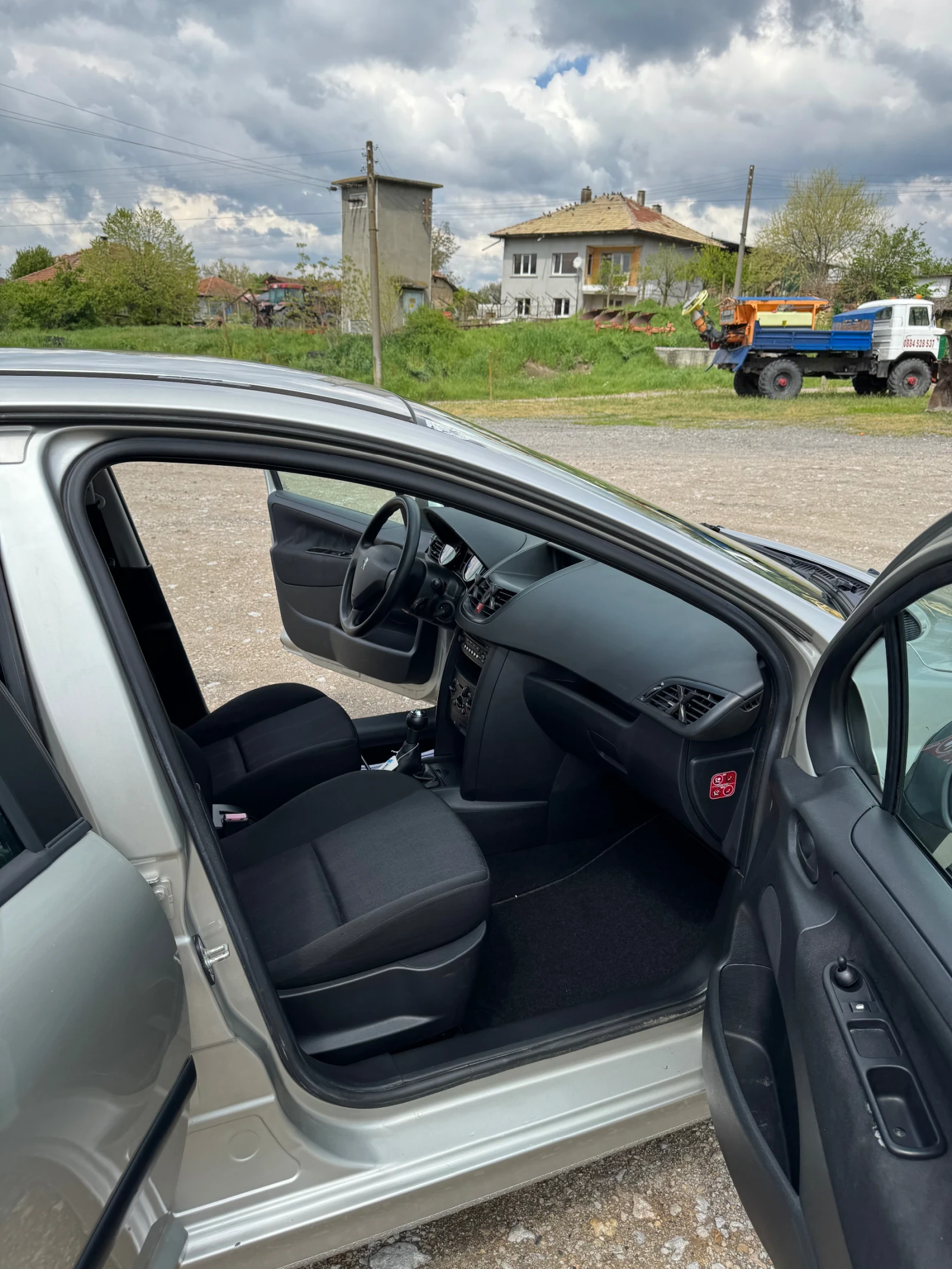 Peugeot 207, снимка 12 - Автомобили и джипове - 54403141