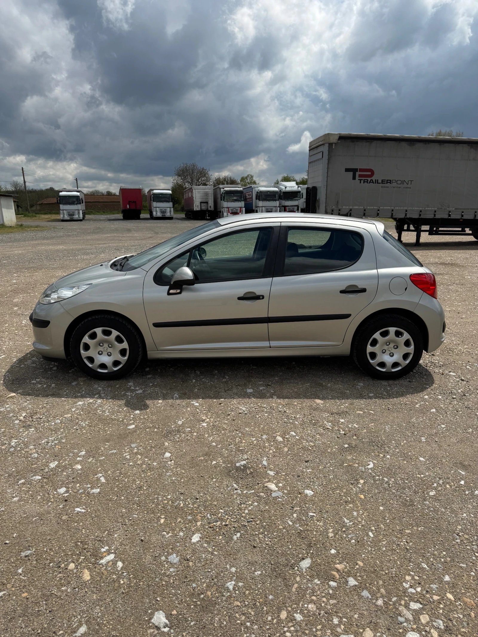 Peugeot 207, снимка 2 - Автомобили и джипове - 54403141