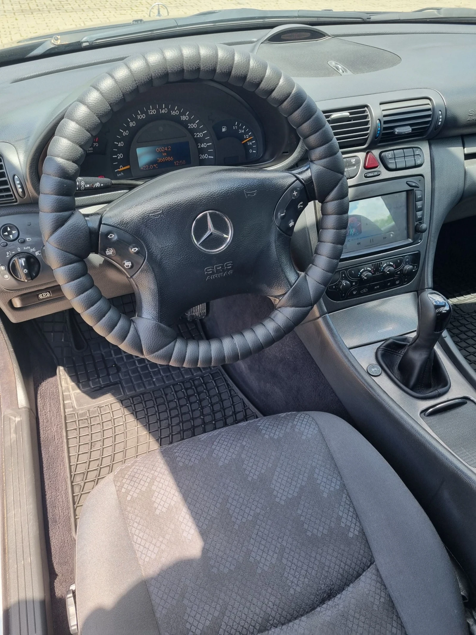 Mercedes-Benz C 200 kompressor , снимка 11 - Автомобили и джипове - 54528283