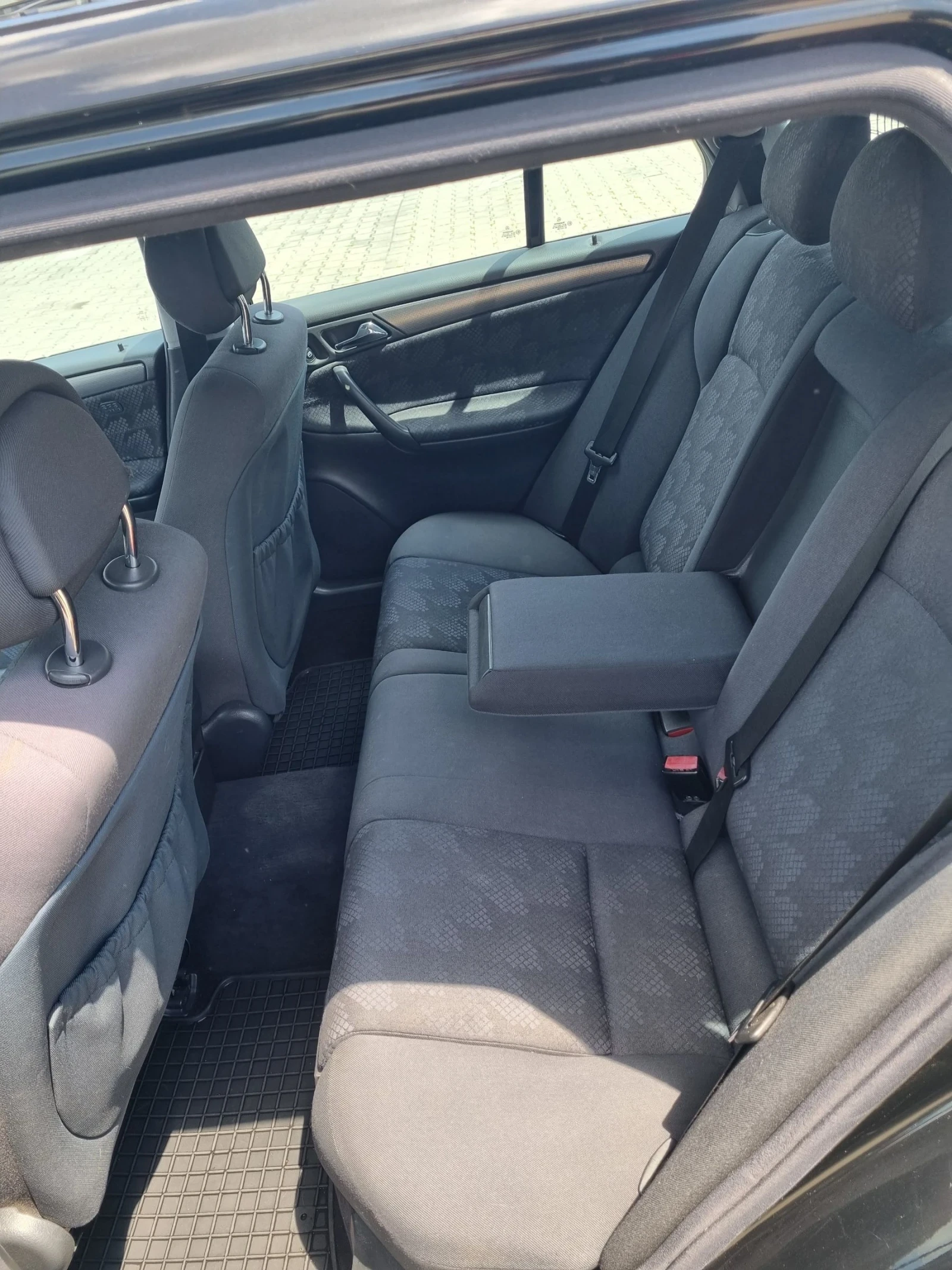 Mercedes-Benz C 200 kompressor , снимка 6 - Автомобили и джипове - 54528283