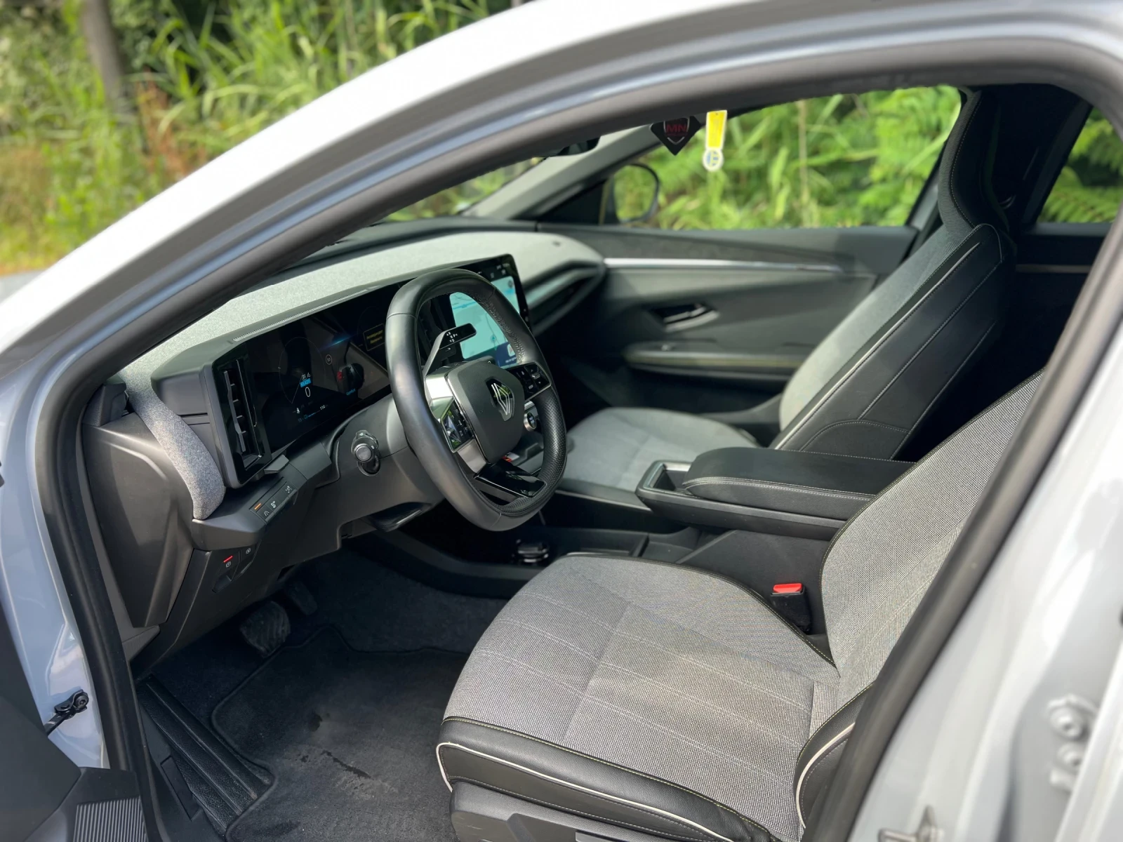 Renault Megane E-TECH ev40, снимка 8 - Автомобили и джипове - 54857980
