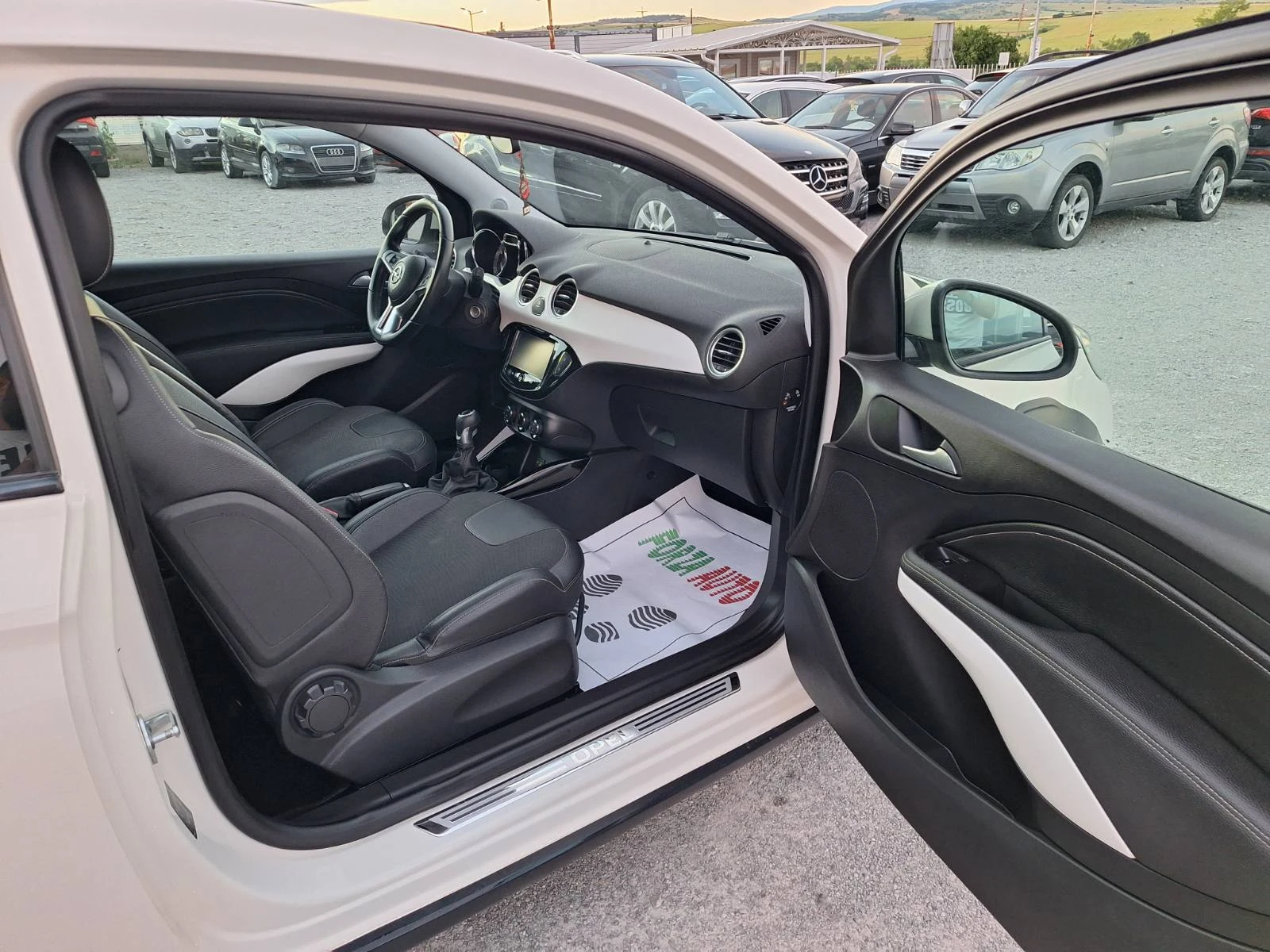 Opel Adam 1.2i-ROKS-EURO 6, снимка 10 - Автомобили и джипове - 54933700