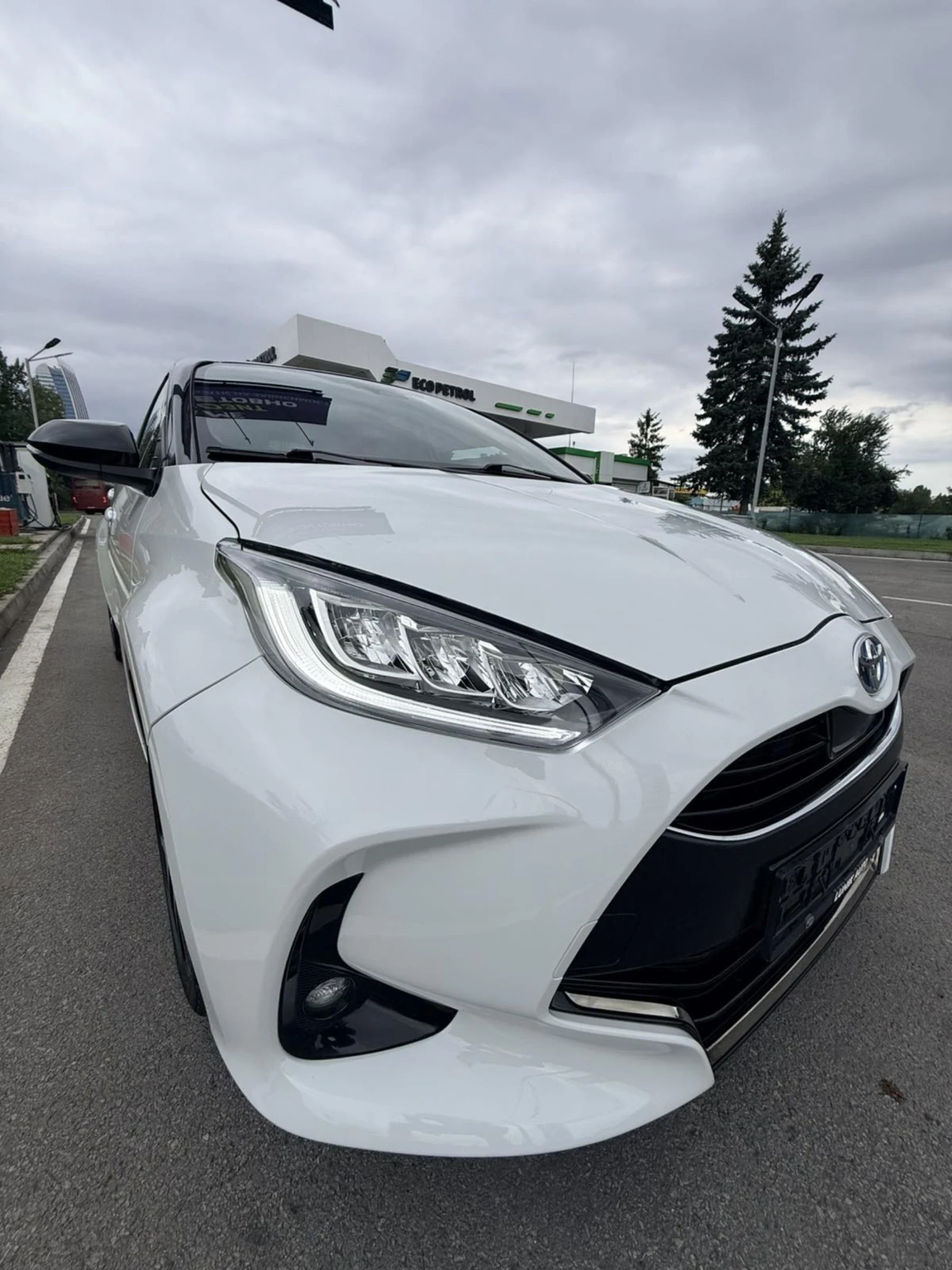 Toyota Yaris HYBRID BiTone JBL ТОП, снимка 5 - Автомобили и джипове - 55411821