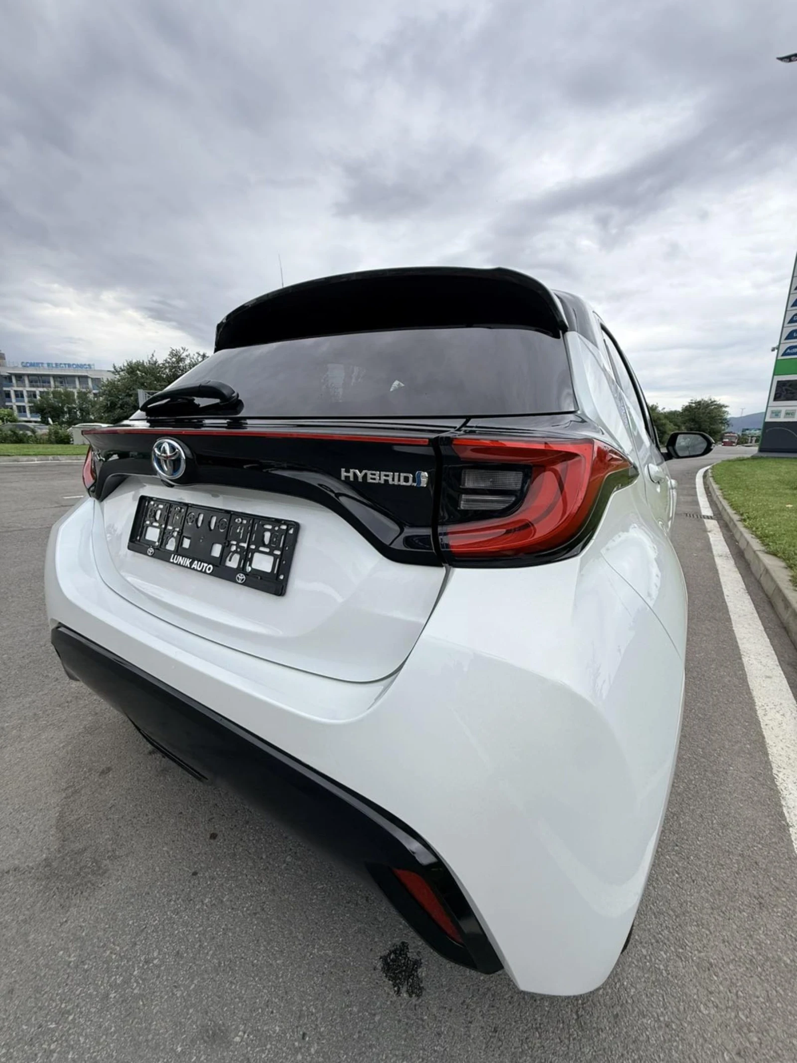 Toyota Yaris HYBRID BiTone JBL ТОП, снимка 4 - Автомобили и джипове - 55411821