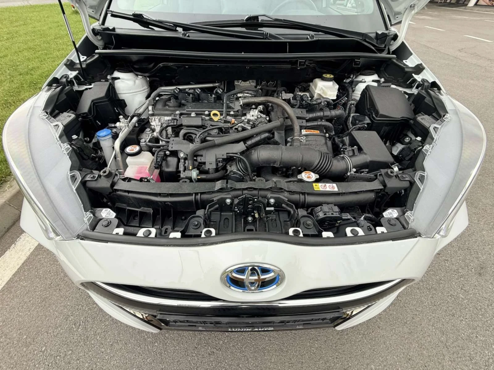 Toyota Yaris HYBRID BiTone JBL ТОП, снимка 12 - Автомобили и джипове - 55411821