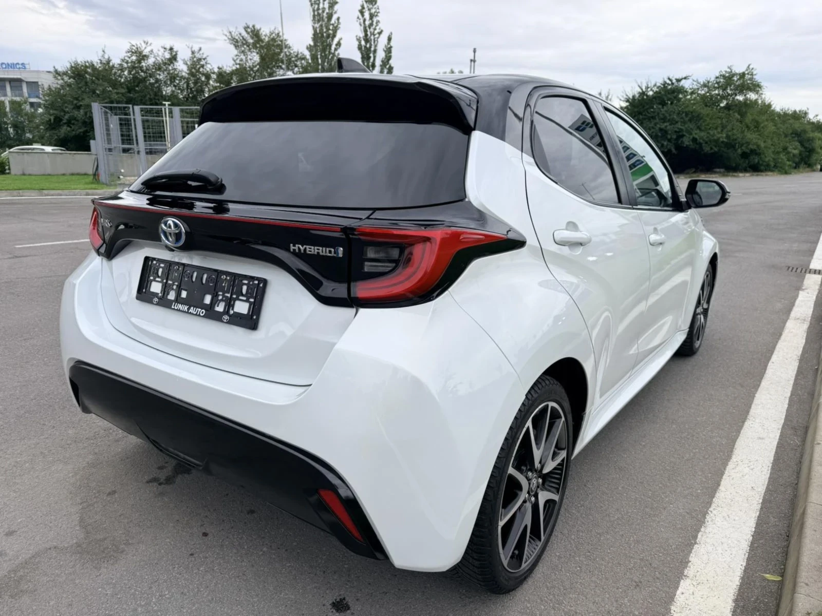 Toyota Yaris HYBRID BiTone JBL ТОП, снимка 3 - Автомобили и джипове - 55411821