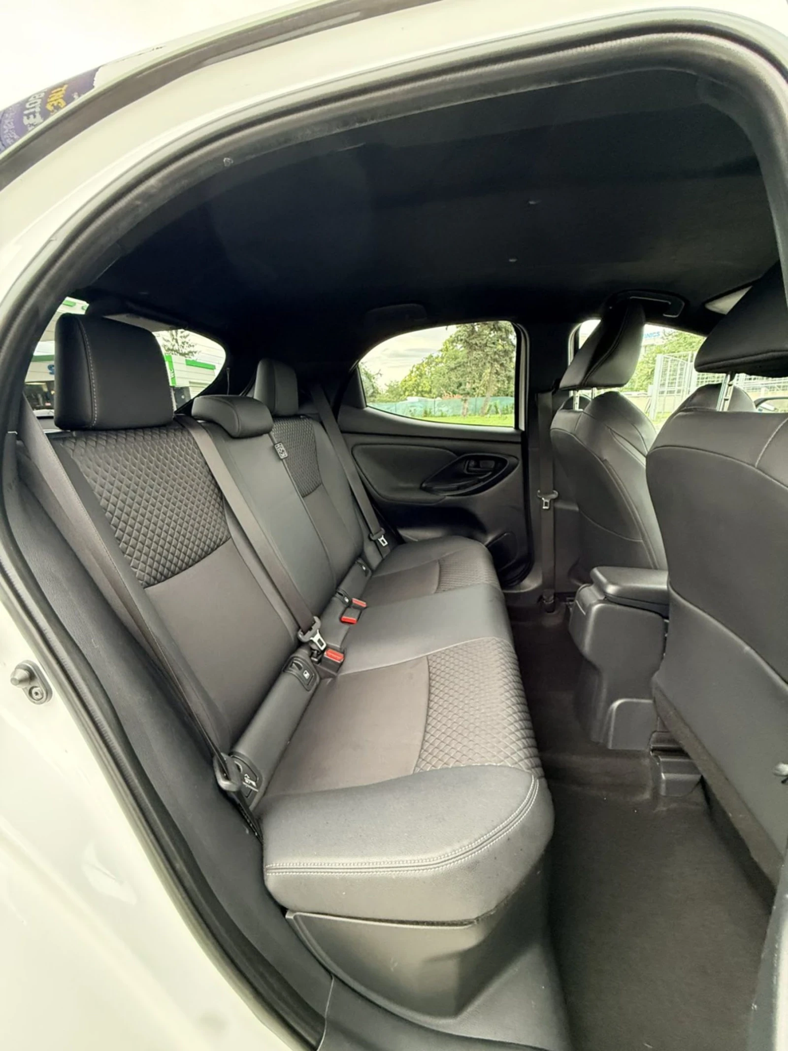 Toyota Yaris HYBRID BiTone JBL ТОП, снимка 10 - Автомобили и джипове - 55411821