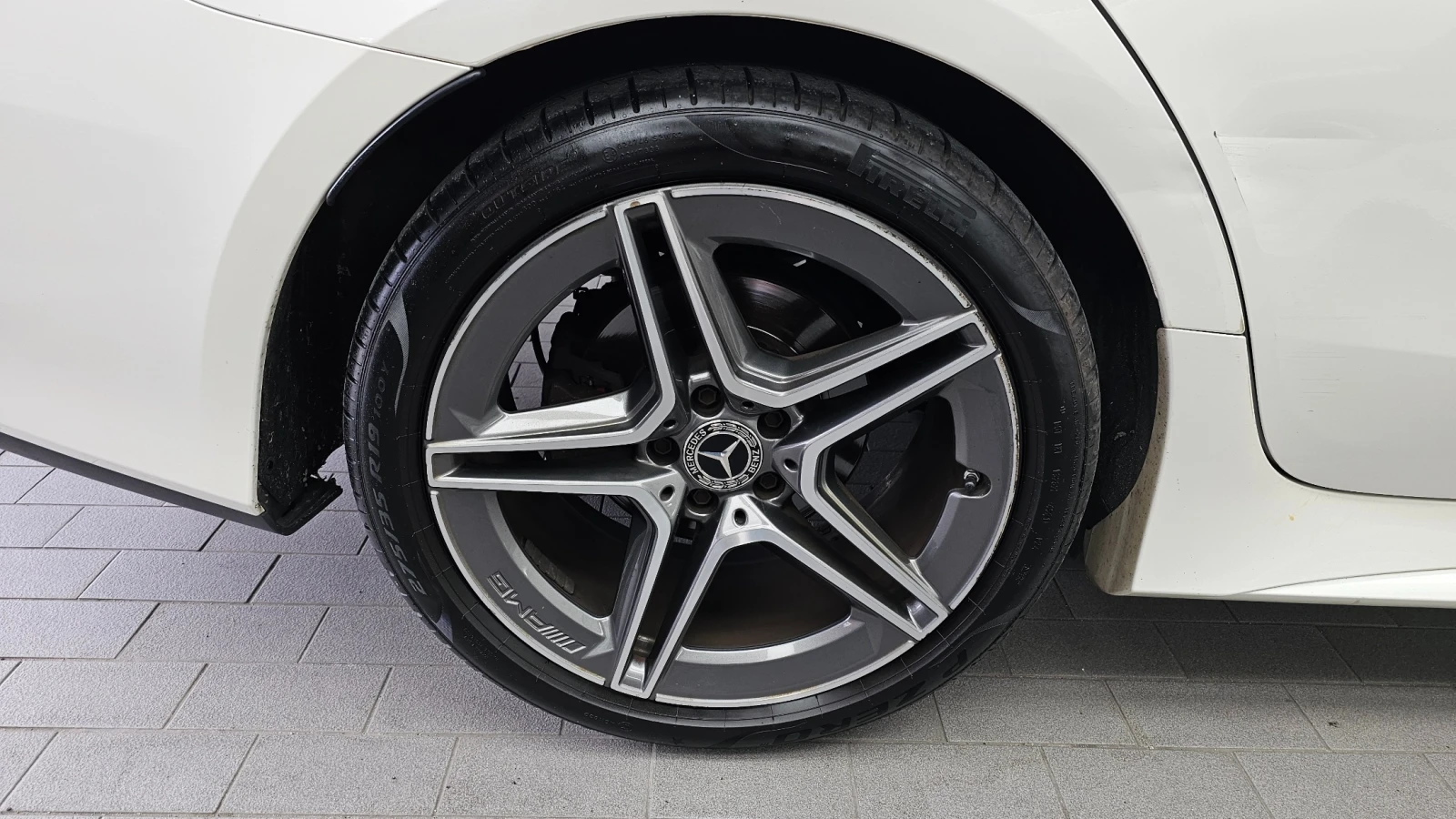 Mercedes-Benz CLS 300 d AMG Line, снимка 5 - Автомобили и джипове - 55618673