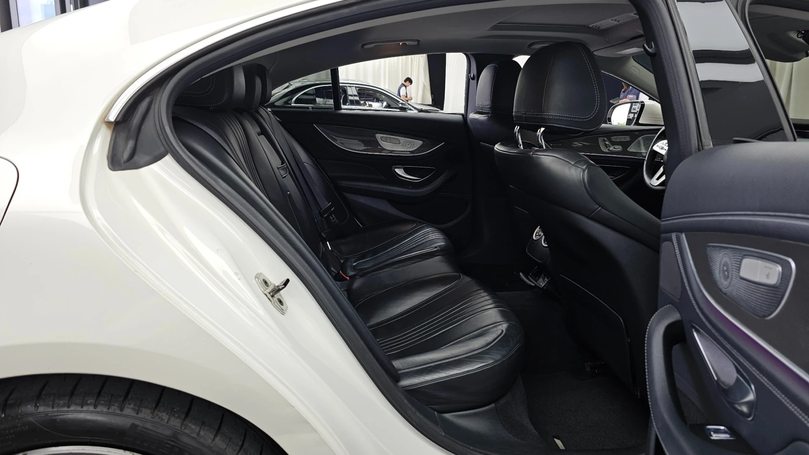 Mercedes-Benz CLS 300 d AMG Line, снимка 10 - Автомобили и джипове - 55618673