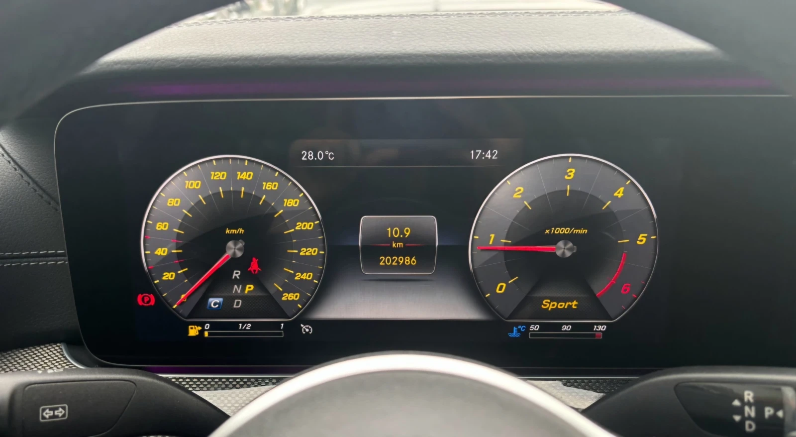 Mercedes-Benz CLS 300 d AMG Line, снимка 8 - Автомобили и джипове - 55618673
