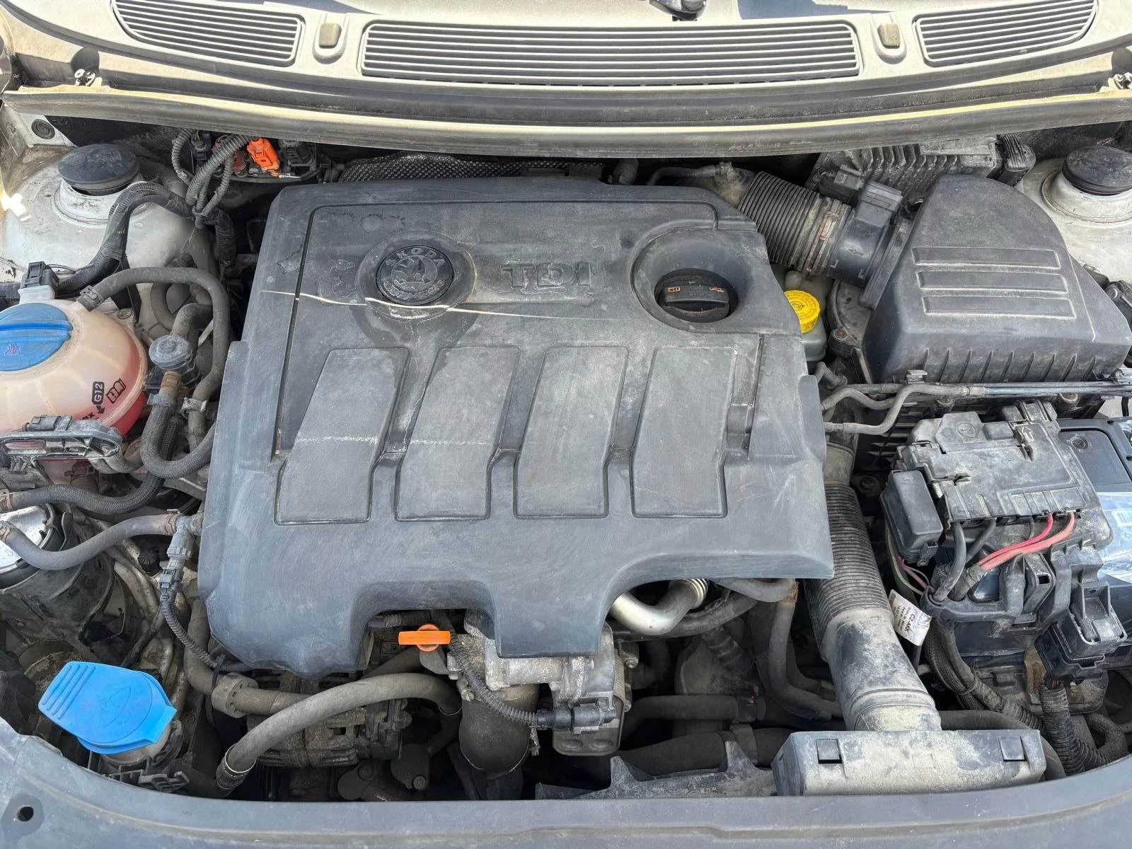 Skoda Roomster Scout 1.6 TDI, снимка 14 - Автомобили и джипове - 55671180