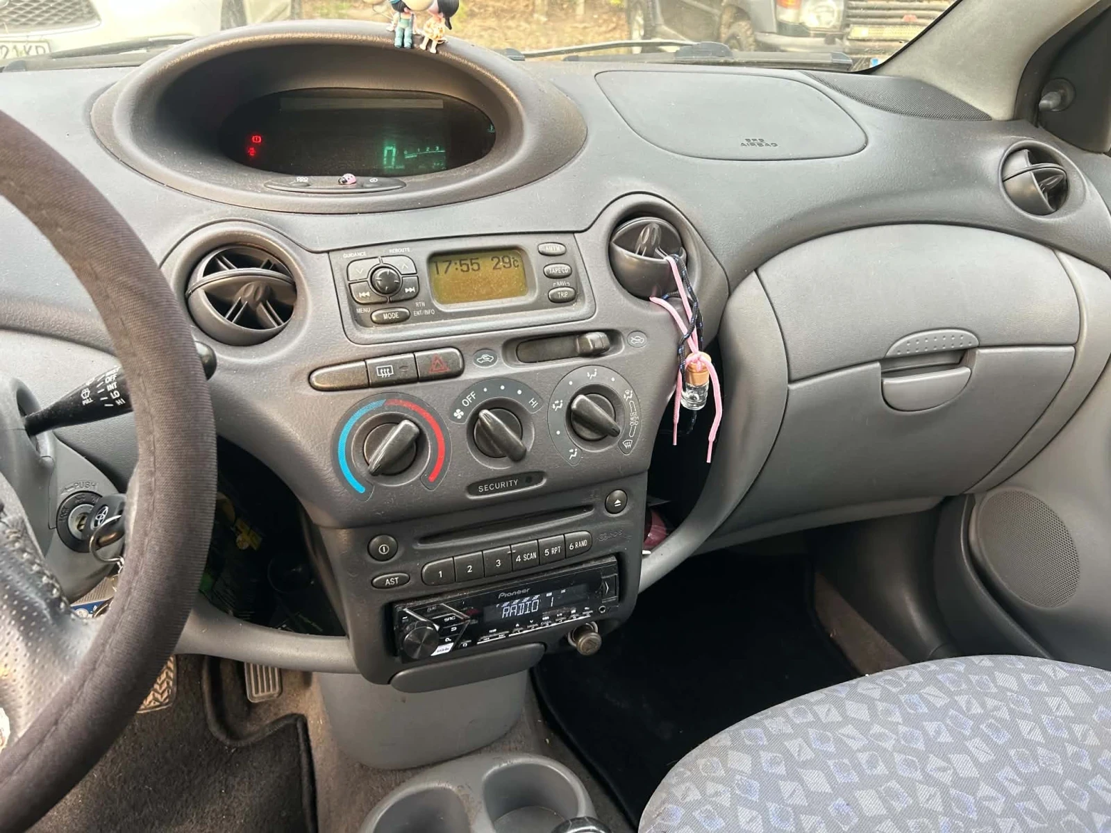 Toyota Yaris 1.4, снимка 9 - Автомобили и джипове - 56458917