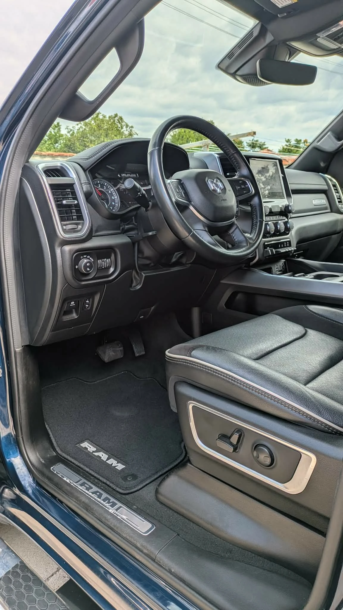 Dodge RAM 1500 Laramie Crew Cab, снимка 7 - Автомобили и джипове - 55547106