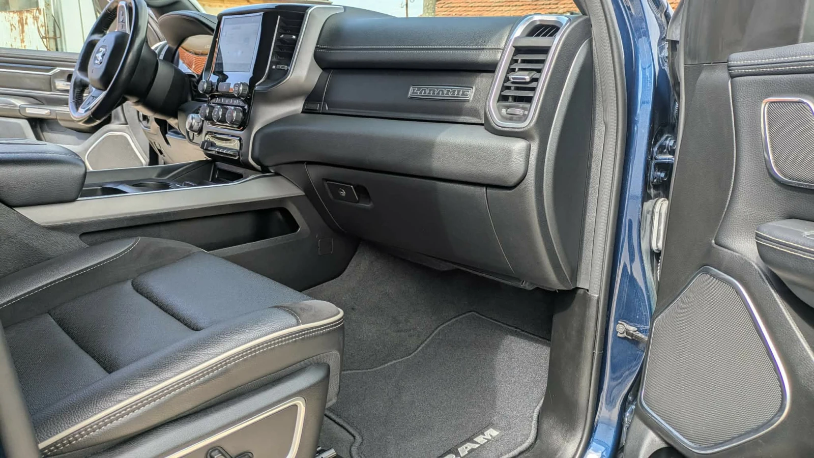 Dodge RAM 1500 Laramie Crew Cab, снимка 5 - Автомобили и джипове - 55547106
