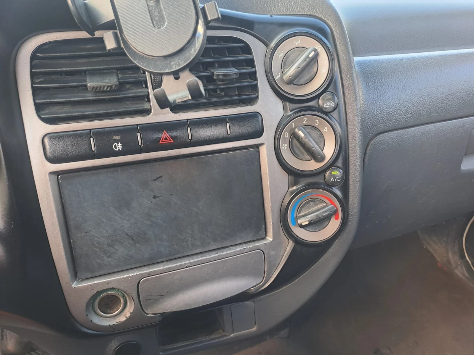 Kia EV3, снимка 10 - Бусове и автобуси - 55381388
