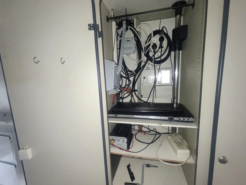 Кемпер Mercedes-Benz Integral Exclusive 650, снимка 13 - Каравани и кемпери - 53003555