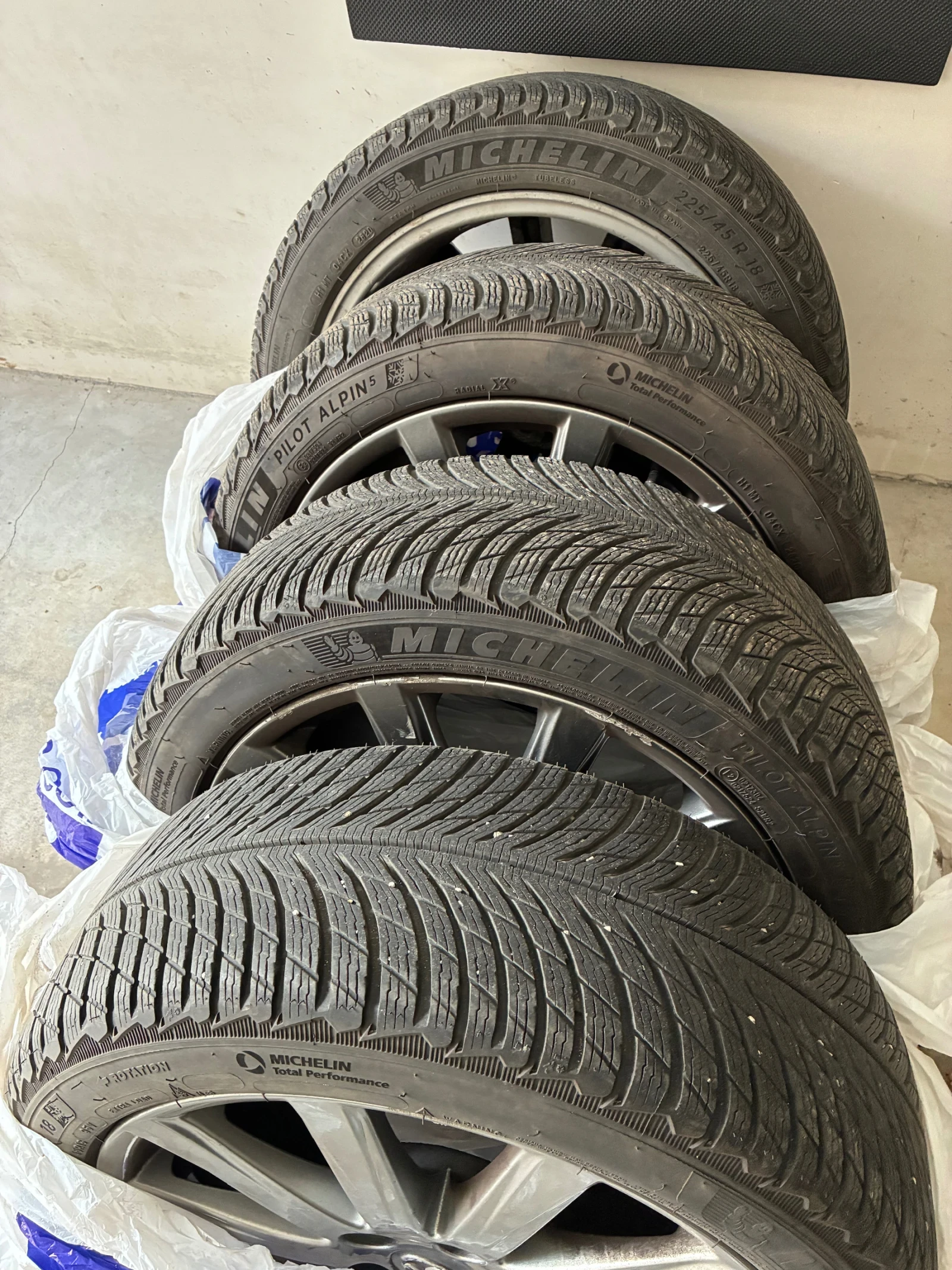 ���� 225/45R18 | Mobile.bg � ����������� 1