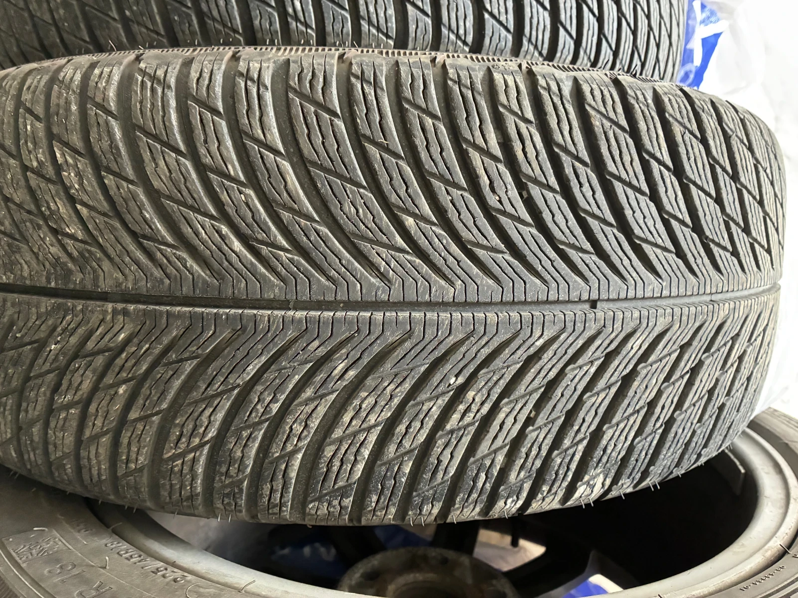���� 225/45R18 | Mobile.bg � ����������� 4