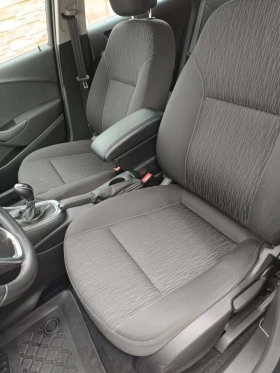 Opel Astra Sports Tourer , снимка 10
