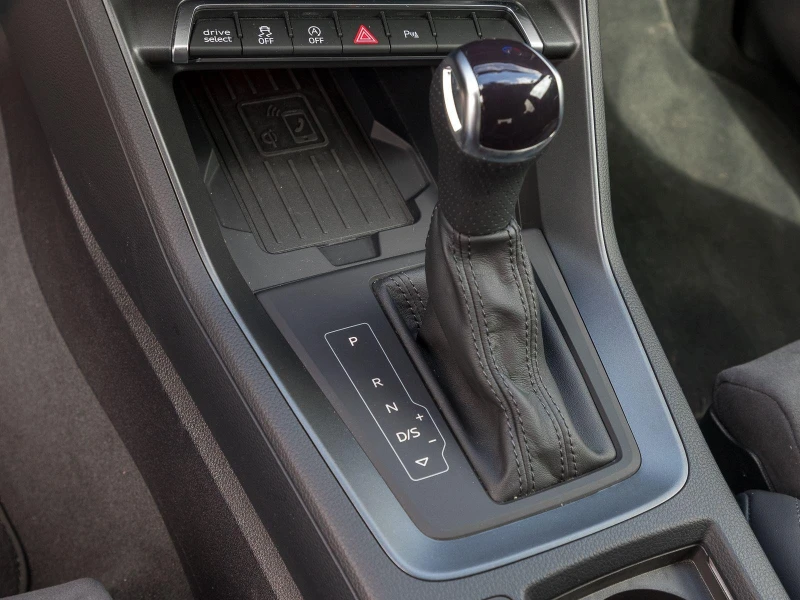 Audi RSQ3 2.5 TFSI/ LED MATRIX/ VIRTUAL COCKPIT/ BLACK OPTIC, снимка 13 - Автомобили и джипове - 51168249