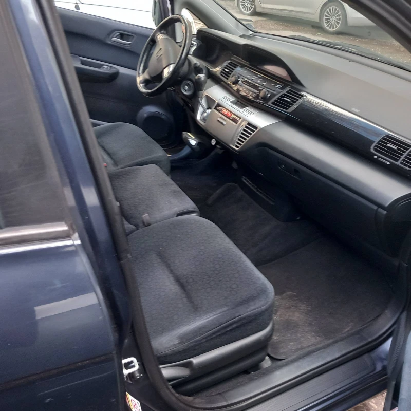 Honda Fr-v, снимка 3 - Автомобили и джипове - 51692119