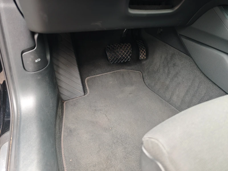 Audi A4 Avant 2.0TDI Automat, снимка 9 - Автомобили и джипове - 52313831