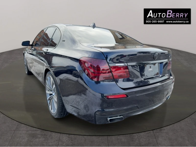BMW 750 * 4dr Sdn xDrive AWD * CARFAX * ЦЕНА ДО БГ, снимка 4 - Автомобили и джипове - 53034314