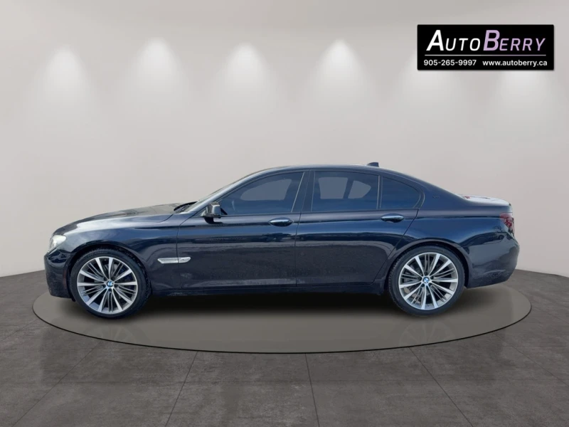 BMW 750 * 4dr Sdn xDrive AWD * CARFAX * ЦЕНА ДО БГ, снимка 3 - Автомобили и джипове - 53034314