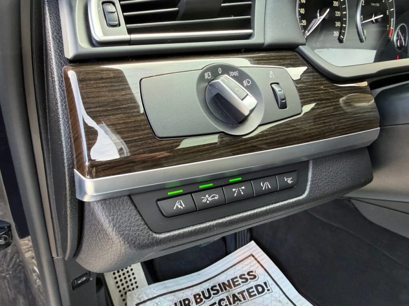 BMW 750 * 4dr Sdn xDrive AWD * CARFAX * ЦЕНА ДО БГ, снимка 9 - Автомобили и джипове - 53034314