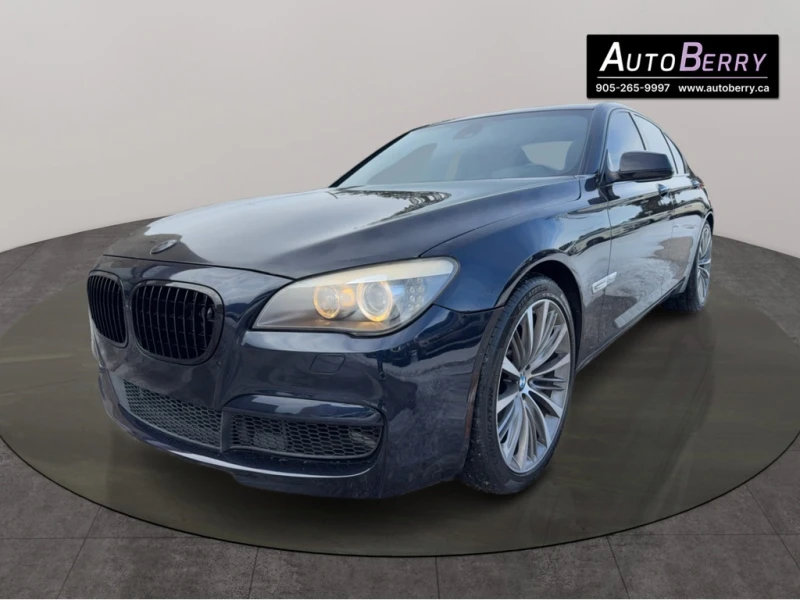 BMW 750 * 4dr Sdn xDrive AWD * CARFAX * ЦЕНА ДО БГ, снимка 2 - Автомобили и джипове - 53034314