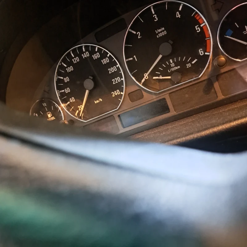 BMW 320, снимка 9 - Автомобили и джипове - 53076751