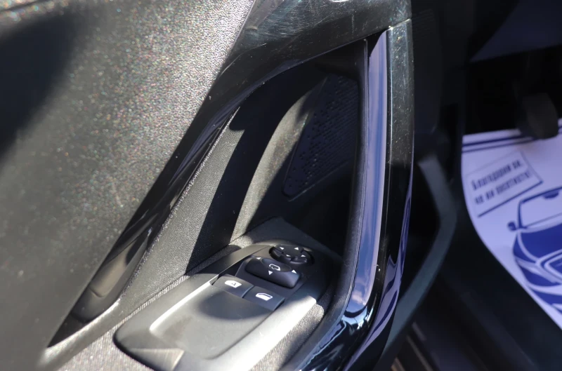 Peugeot 208, снимка 16 - Автомобили и джипове - 53141813