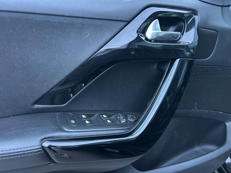 Peugeot 208 1.6 e-hdi 115kc, снимка 12 - Автомобили и джипове - 53163481