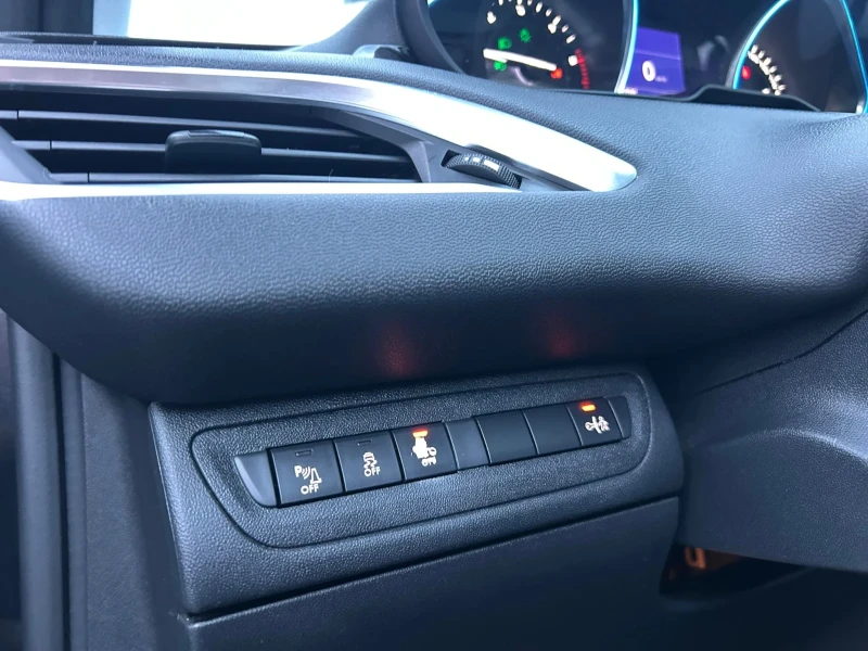 Peugeot 208 1.6 e-hdi 115kc, снимка 13 - Автомобили и джипове - 53163481