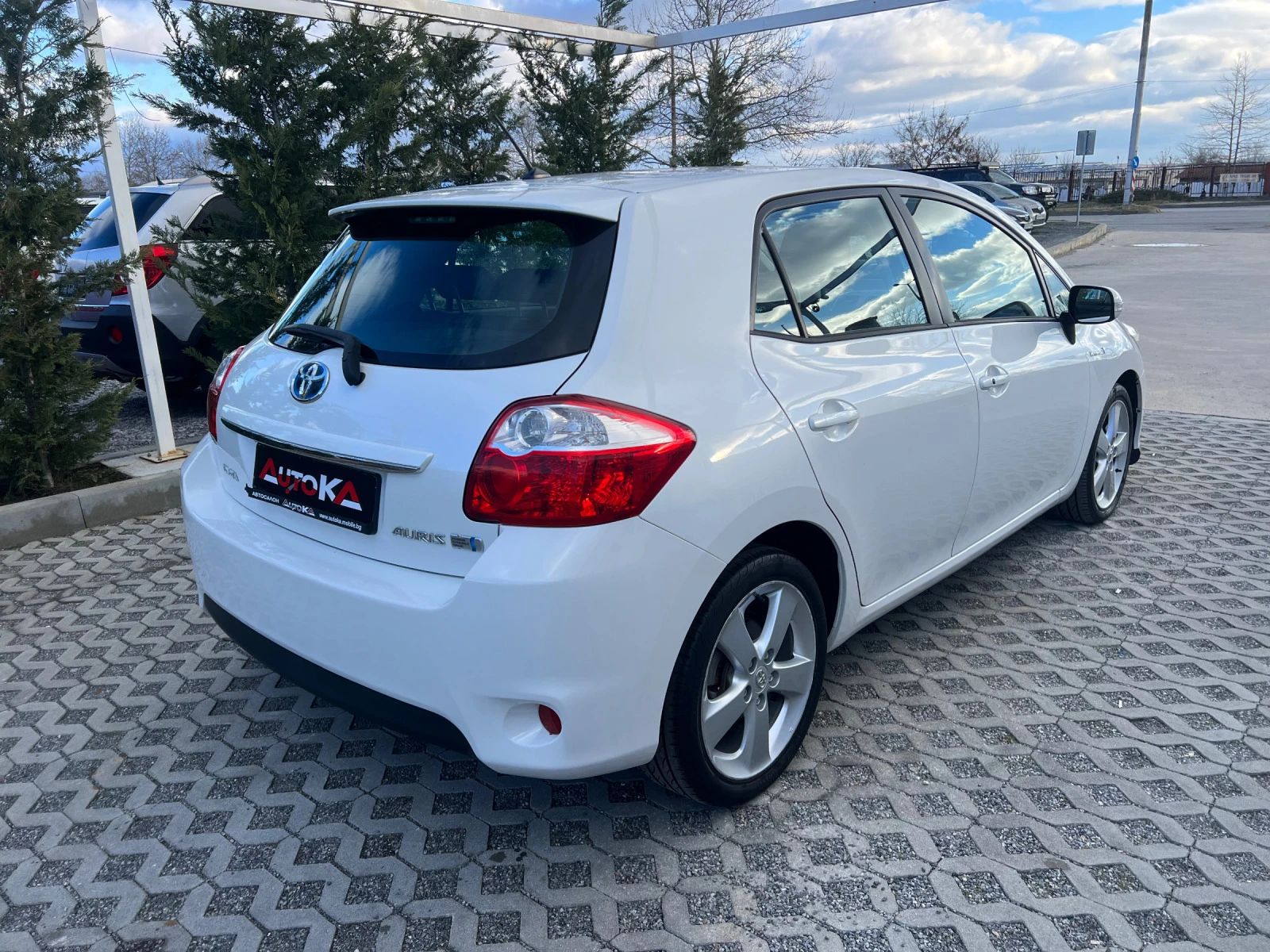 Toyota Auris 1.8Hybrid-99кс= АВТОМАТ= 125хил.км= НАВИ= КАМЕРА - изображение 3