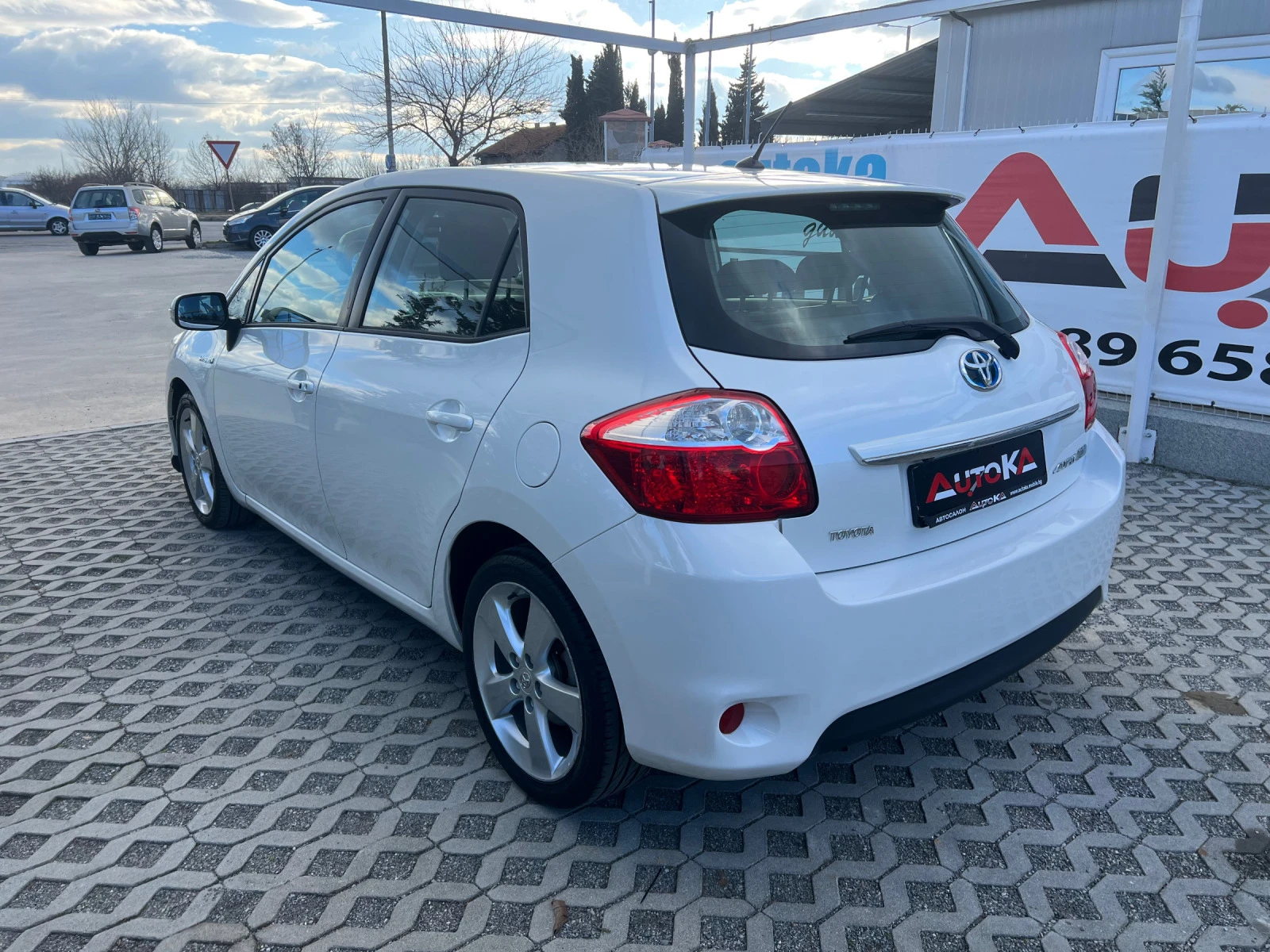 Toyota Auris 1.8Hybrid-99кс= АВТОМАТ= 125хил.км= НАВИ= КАМЕРА - изображение 5