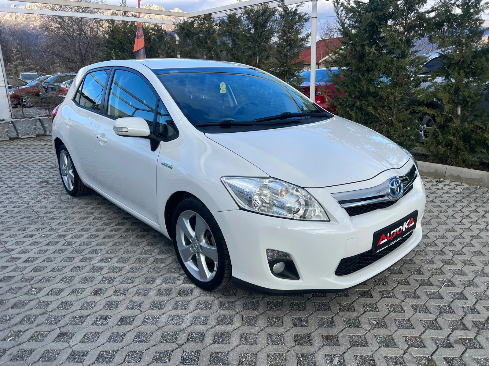 Toyota Auris 1.8Hybrid-99кс= АВТОМАТ= 125хил.км= НАВИ= КАМЕРА - изображение 2