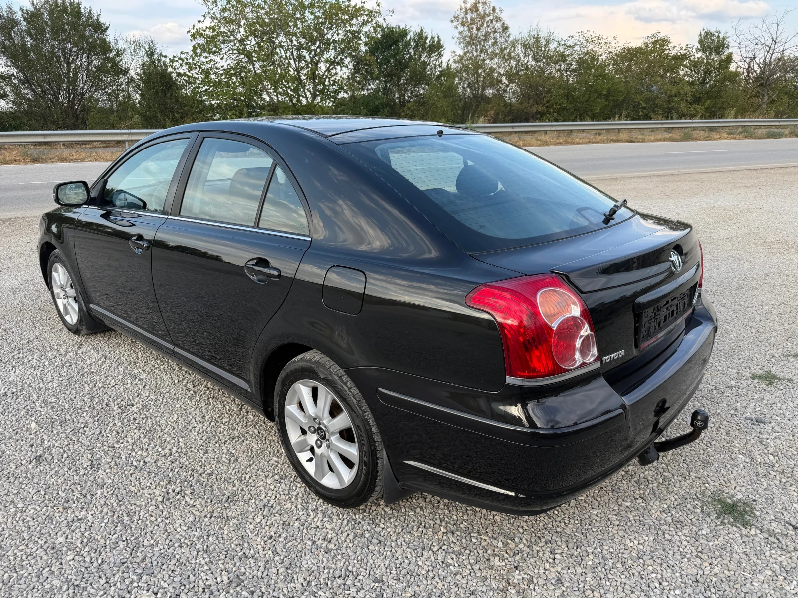 Toyota Avensis 2.0 D4D  - изображение 9