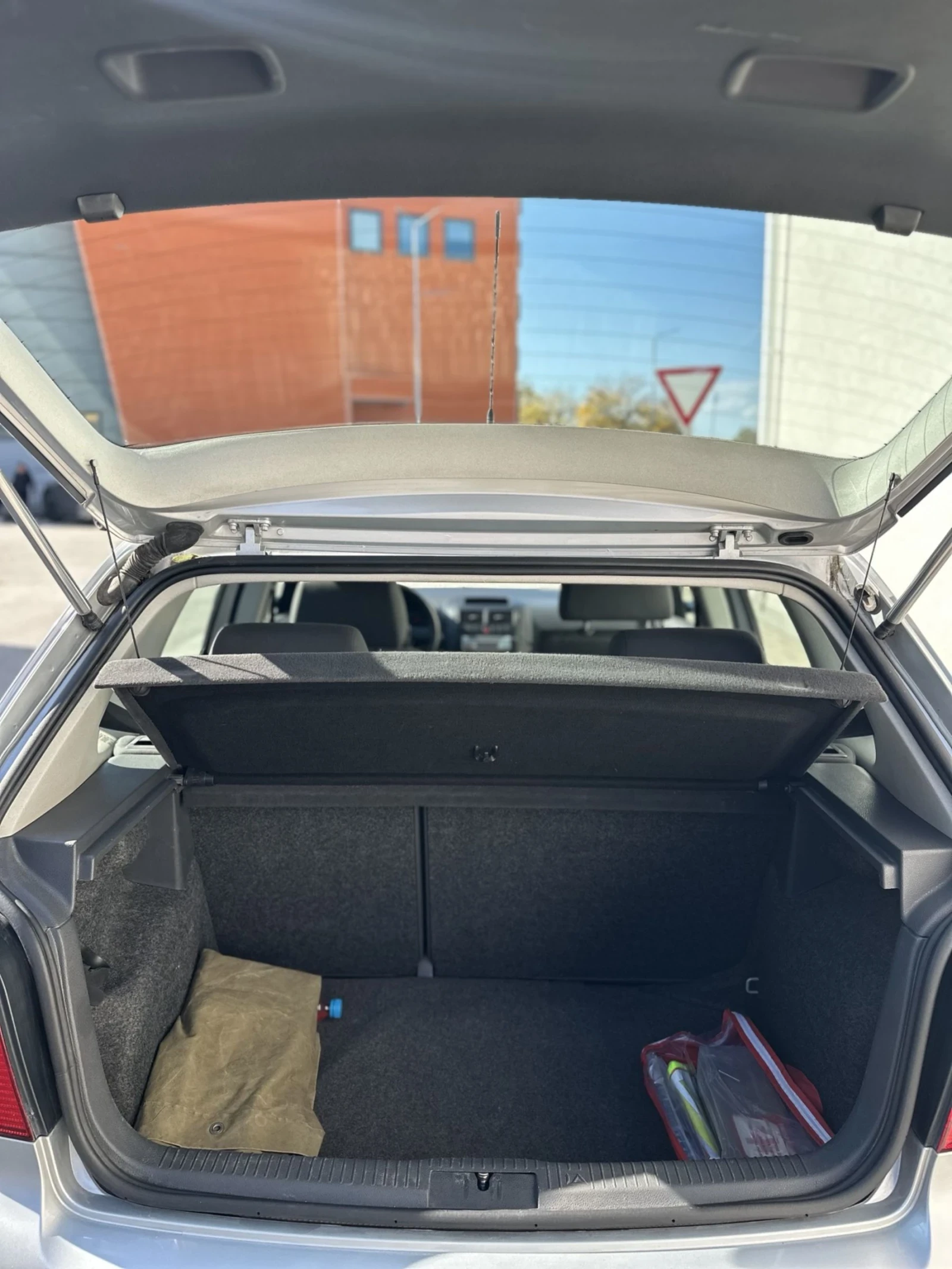 VW Polo 1.2  12V   64к.с - изображение 8