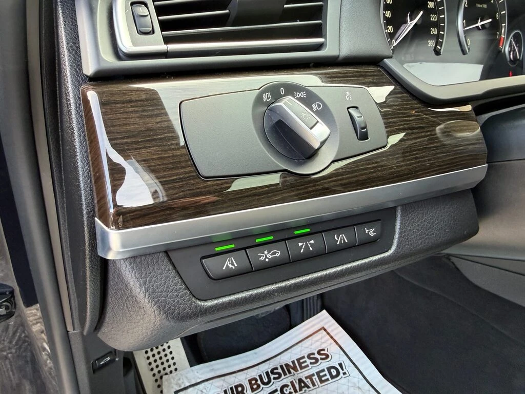 BMW 750 * 4dr Sdn xDrive AWD * CARFAX * ���� �� �� | Mobile.bg � ����������� 9