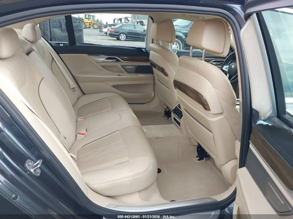 BMW 740 * CARFAX * BUY NOW*  - изображение 7