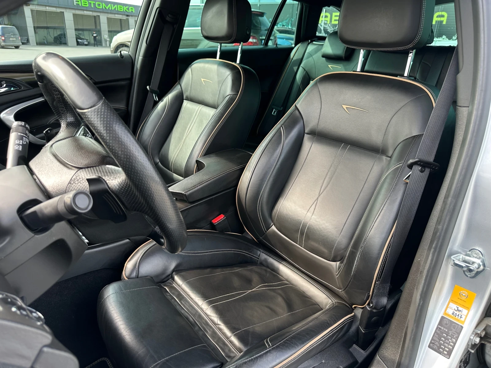 Opel Insignia 2.0D/DISTRONIC/LANE ASSIST/BLIND SPOT/LIZING, снимка 9 - Автомобили и джипове - 54370963