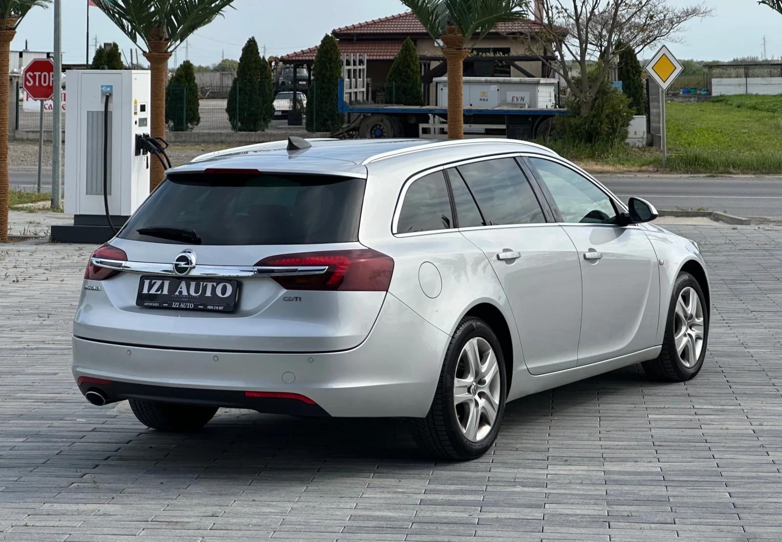 Opel Insignia 2.0D/DISTRONIC/LANE ASSIST/BLIND SPOT/LIZING, снимка 5 - Автомобили и джипове - 54370963