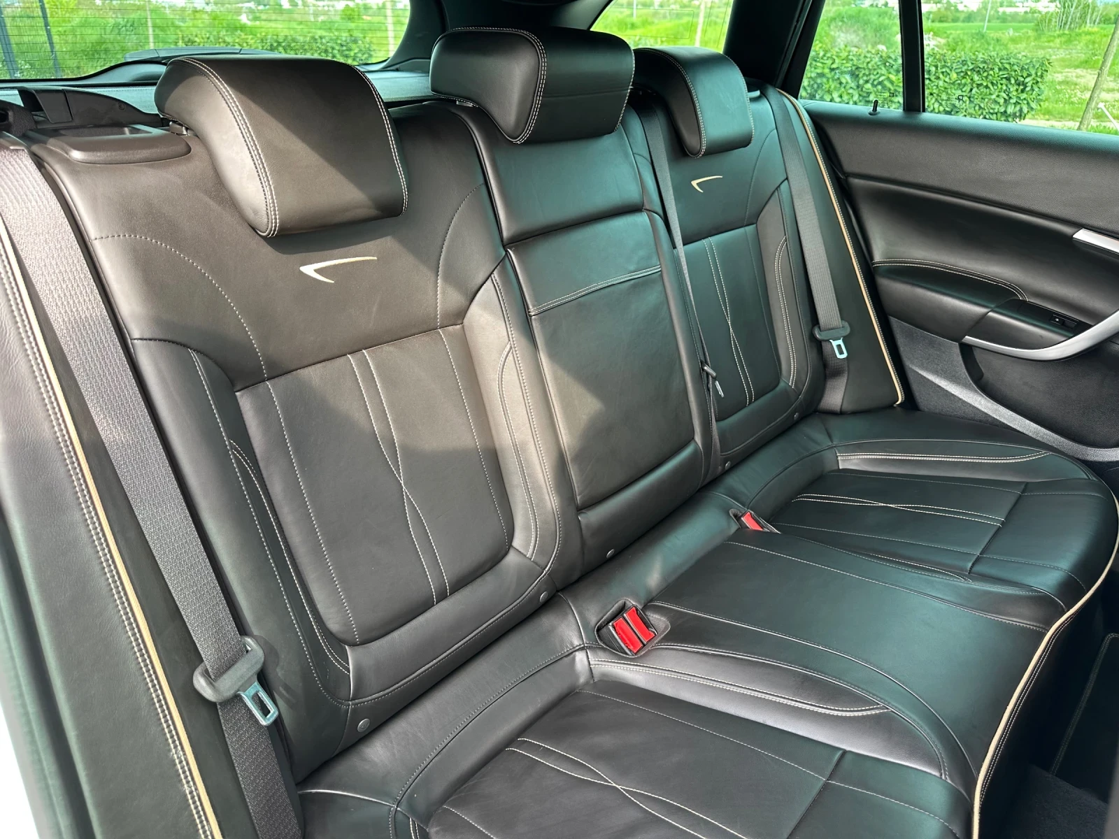 Opel Insignia 2.0D/DISTRONIC/LANE ASSIST/BLIND SPOT/LIZING, снимка 12 - Автомобили и джипове - 54370963