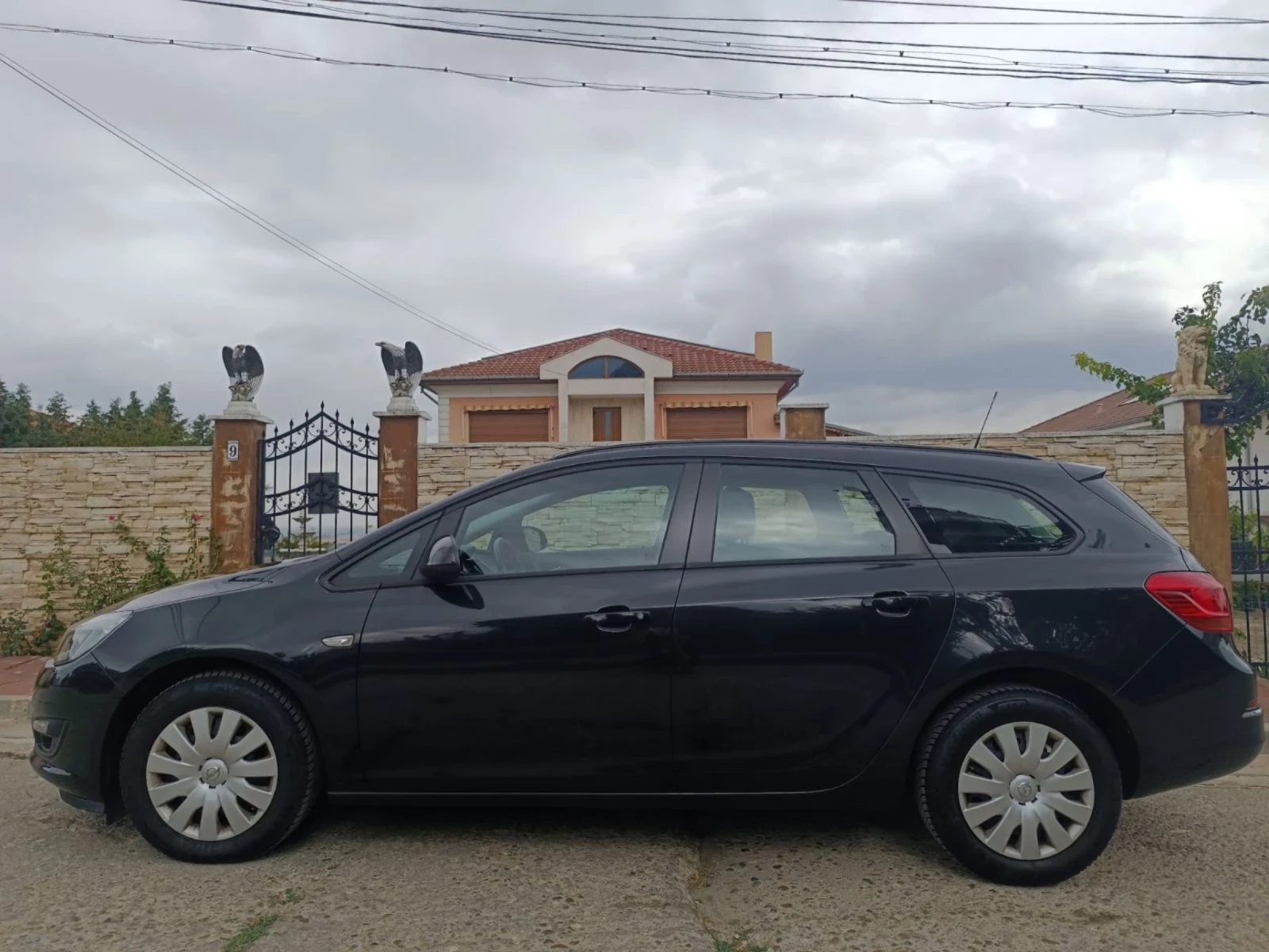 Opel Astra Sports Tourer , снимка 3 - Автомобили и джипове - 54512212