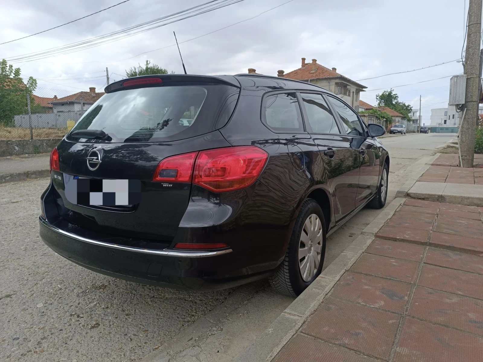 Opel Astra Sports Tourer , снимка 4 - Автомобили и джипове - 54512212